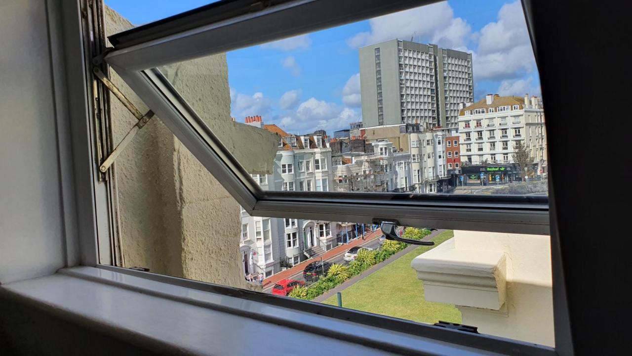 A Room With A View Brighton Ngoại thất bức ảnh A window in Brussels