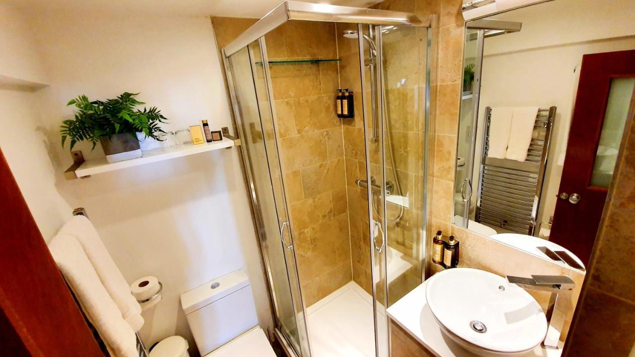 A Room With A View Brighton Ngoại thất bức ảnh A shower cubicle