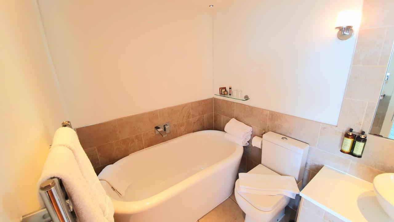 A Room With A View Brighton Ngoại thất bức ảnh A modern Japanese bathroom