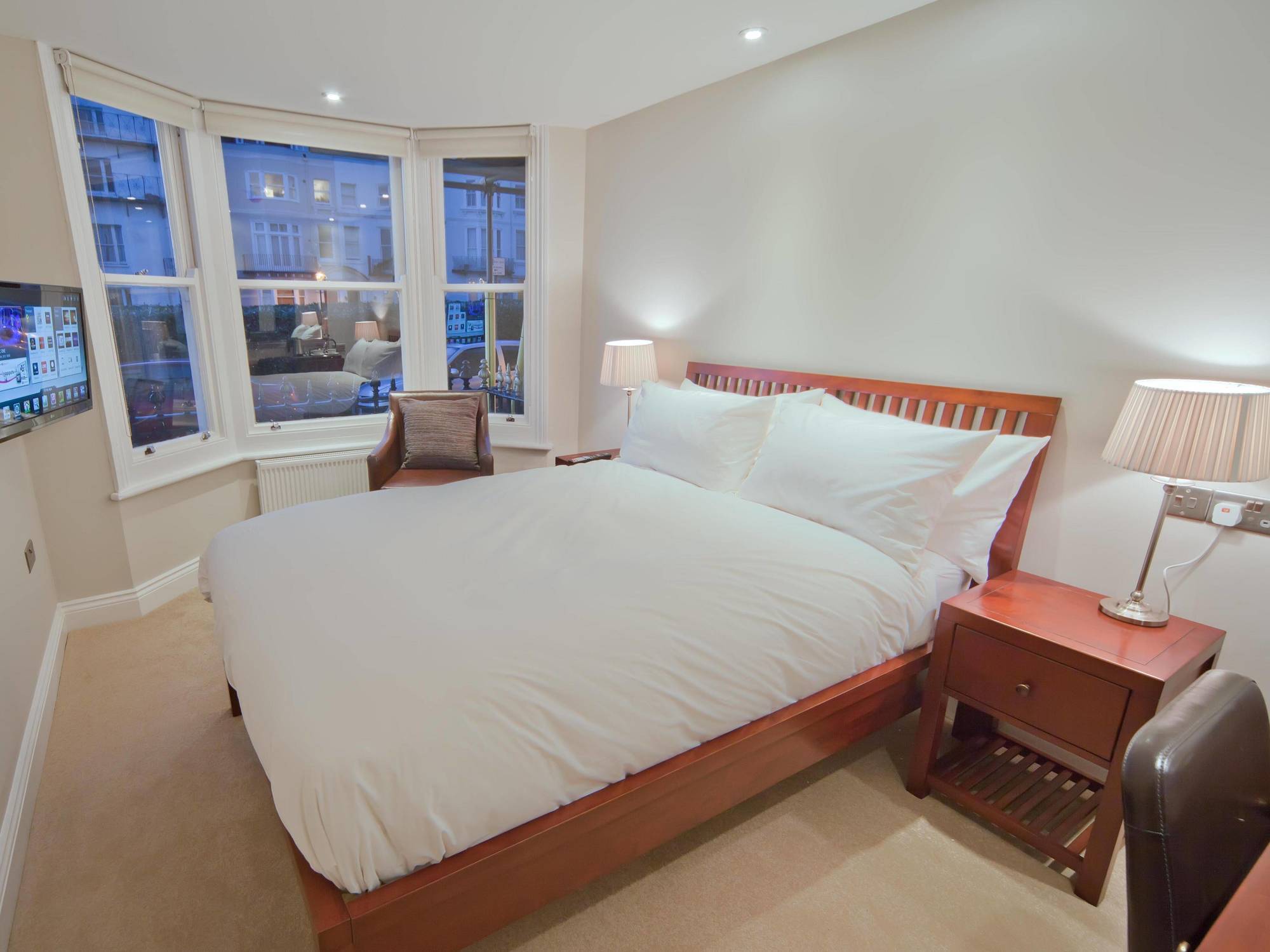 A Room With A View Brighton Ngoại thất bức ảnh A bedroom in a serviced apartment in London